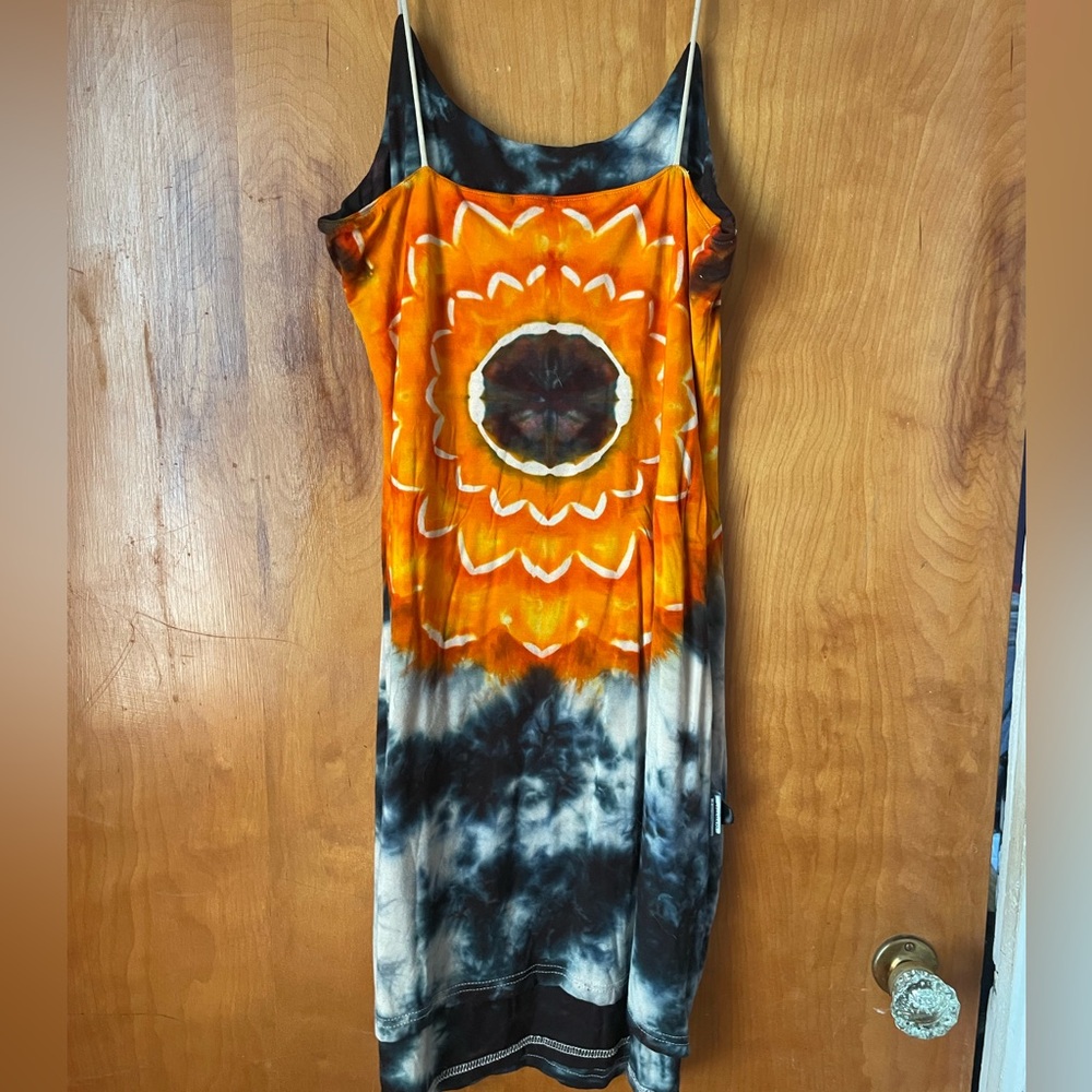 Cute form fitting tie dye dress- sunflower